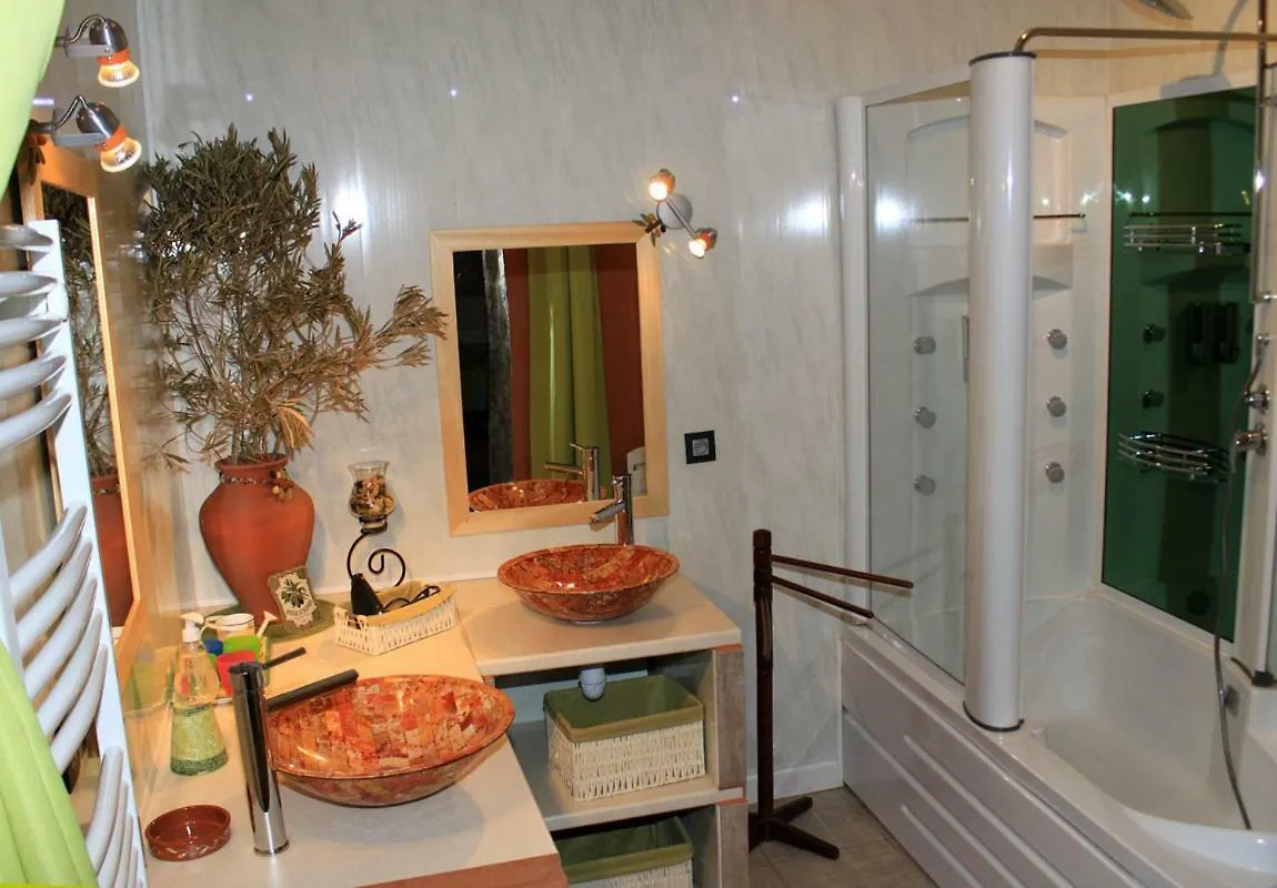Mas Des Falaises Saint Alban Auriolles Bed & Breakfast